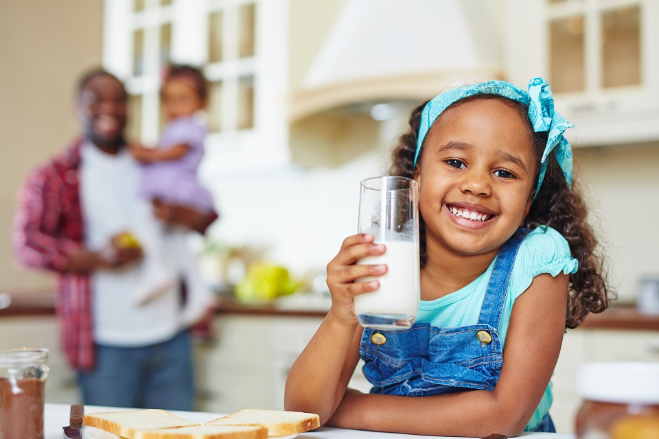 Crianças e adolescentes podem consumir leite desnatado?