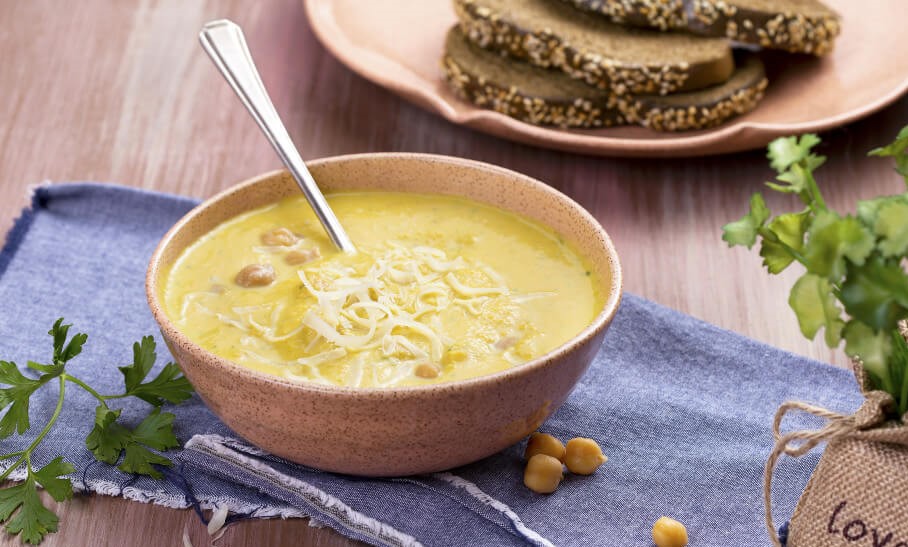 Sopa de grão de bico com legumes